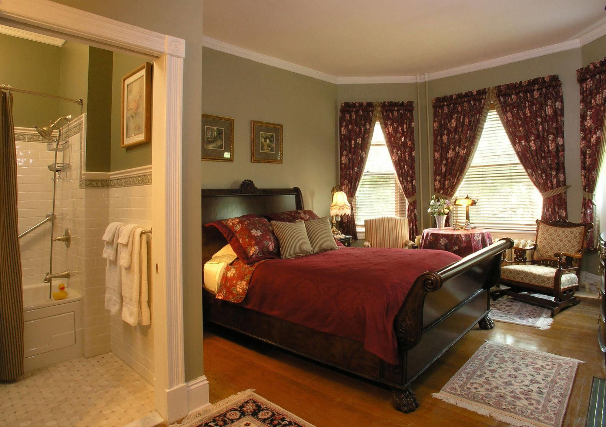 B.f. Hiestand House 3* Marietta
