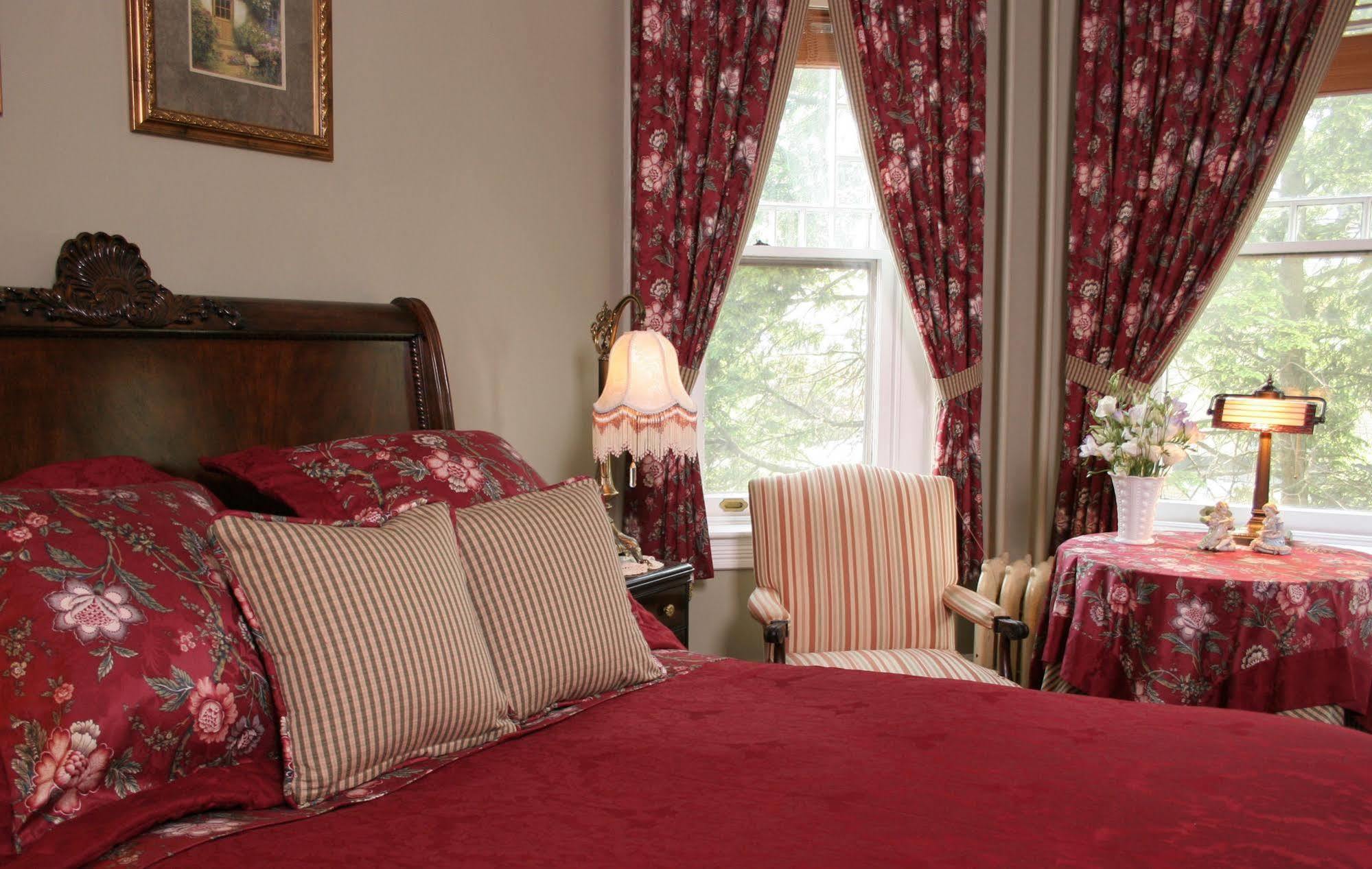 B.f. Hiestand House Bed and breakfast